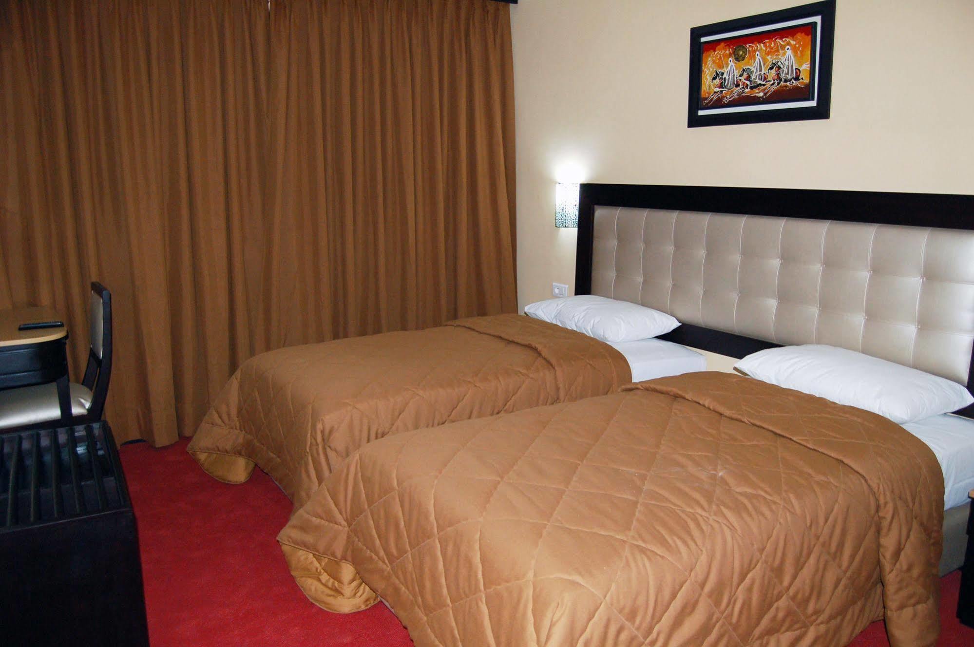 Hotel Al Akhawayn Uchda  Exterior foto